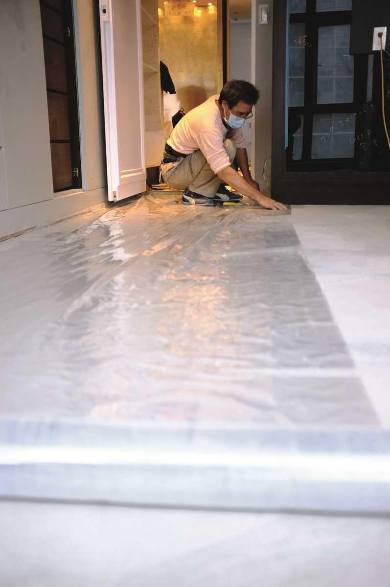 木地板的鋪設方式可分為兩種：漂浮式施工法與平鋪式施